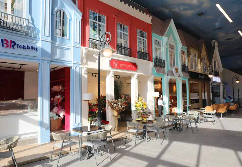 khong gian ben trong novaland gallery